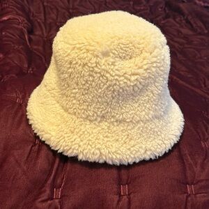 Apparis Cream Faux Fur Hat